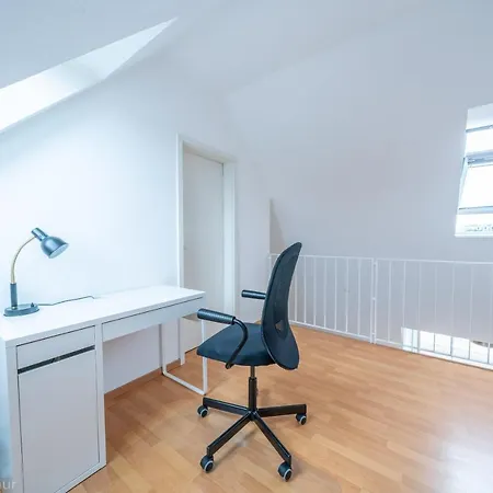 Apartment Edle Dg Maisonette Mit Balkon, Wohnzimmer, Arbeitszimmer, Waschmaschine, Ausstattung, Zentral *